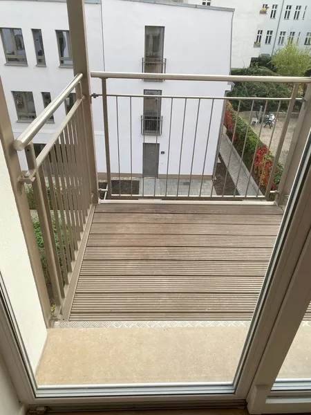 4-Zimmer Wohnung, WG geeignet, befristet 5 Jahre, komplett modernisiert, teilmöbeliert — photo 1